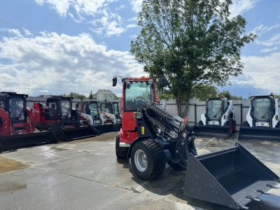 Мини погрузчик с телескопической стрелой QUADTRAC WL40T EVO (1000 кг, высота подъема 3400 мм, шарнирно-сочлененная рама). Изображение №2