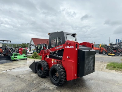 Мини погрузчик с бортовым поворотом QUADTRAC SSL85. Изображение №13