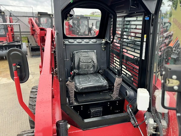 Фото мини погрузчик с бортовым поворотом quadtrac ssl85 на сайте www.kiit.ru в интернет-каталоге КИИТ ☎ +7(800) 707-07-45 Изображение №30