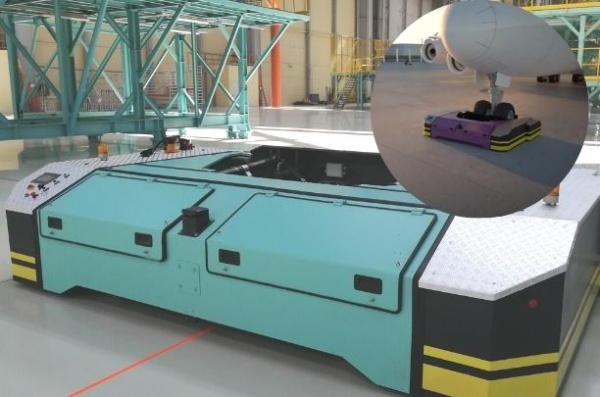 Фото самоходный тягач для буксировки самолета на сайте www.kiit.ru в интернет-каталоге КИИТ ☎ +7(800) 707-07-45