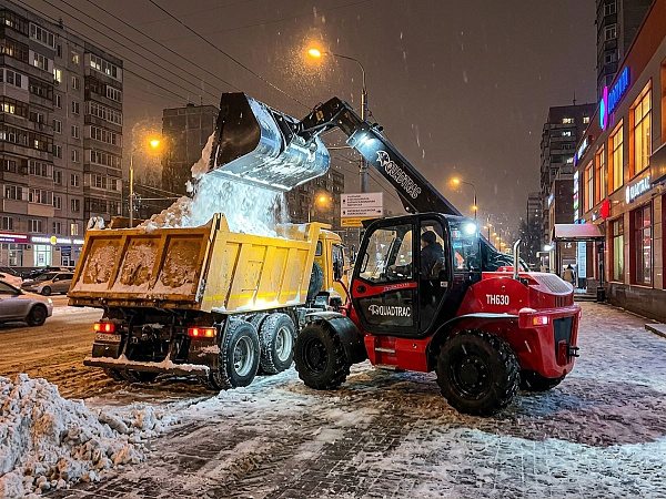 Для городских служб TH630 используется при уборке территорий, погрузке снега, сезонных работах по благоустройству. Возможность установки бульдозерного отвала и ковша позволяет эффективно выполнять широкий спектр задач. Светодиодные фары позволяют работать