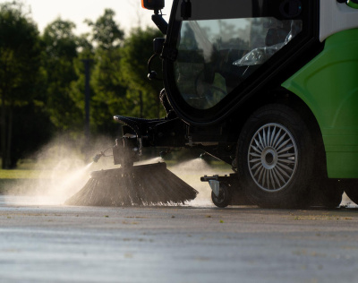 Коммунальная подметально-уборочная машина SmartSweeper RG-8240 (дизель, 4x4, бункер 1,5 м3). Изображение №6