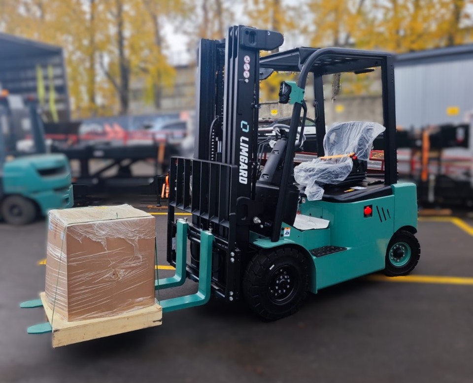 КИИТ поставила электропогрузчик LIMGARD IEV20 для оптового склада парфюмерии