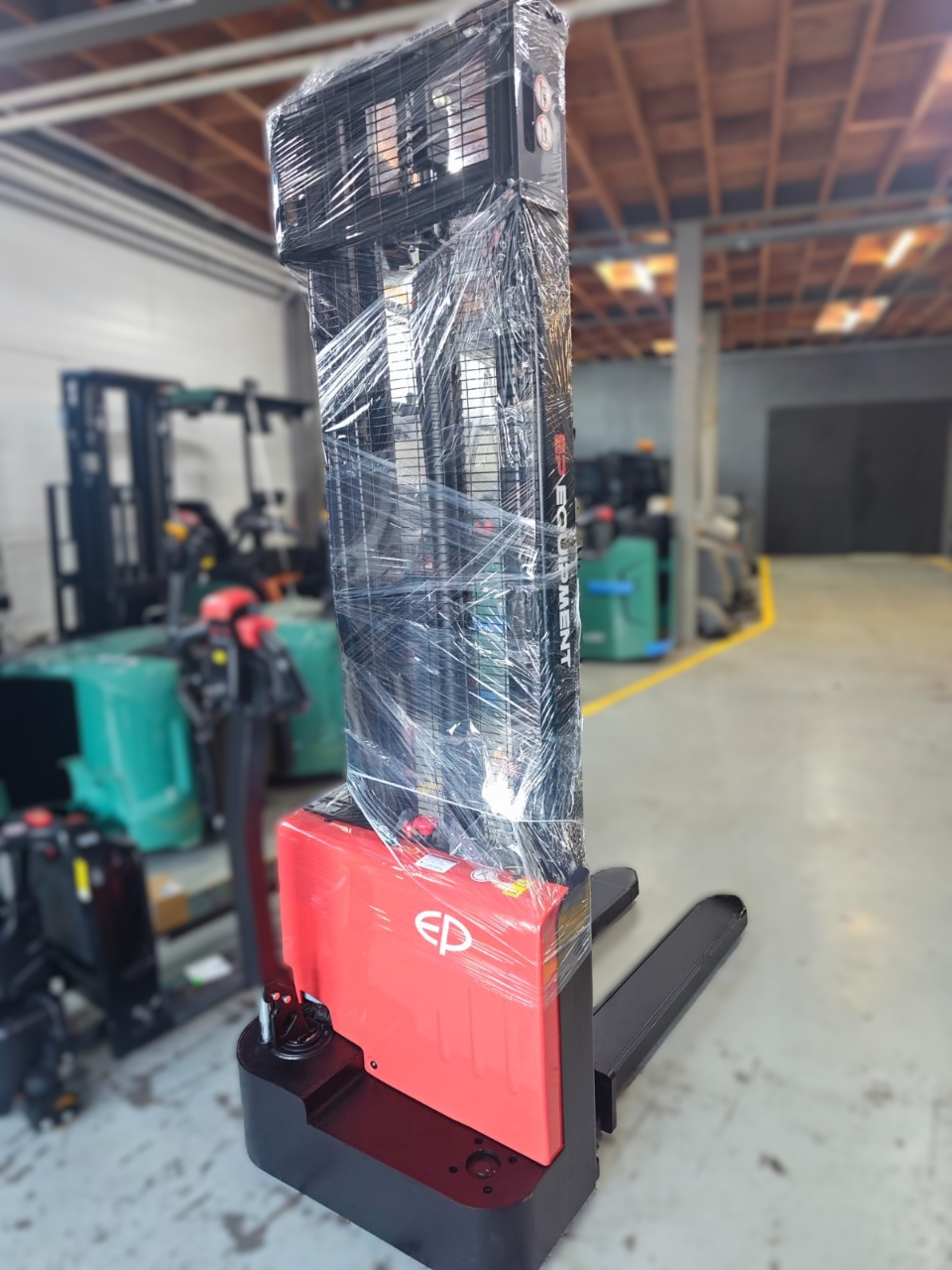 АО «Компания инноваций и технологий» (КИИТ) осуществил повторную поставку складской техники для АО «Фильтр»